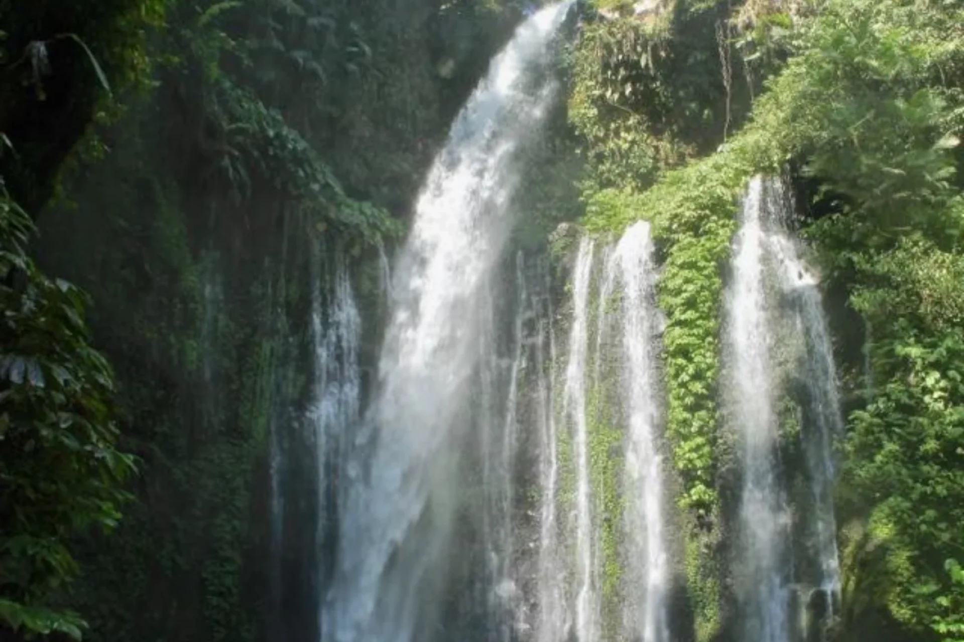 Review Climbing Mount Rinjani (Difficulty + What To Bring)