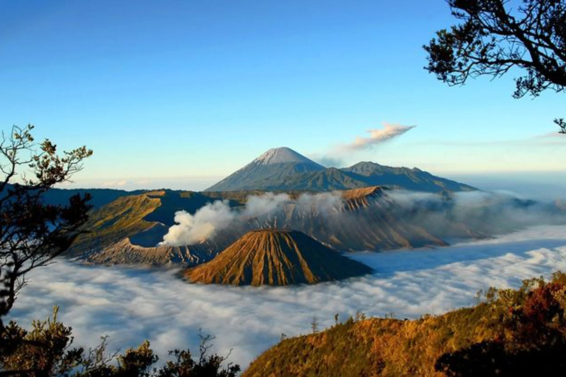 🌋 Majestic Mount Bromo A Volcanic Wonderland! 🇮🇩 LamoHobo Adventure Seekers 🗻